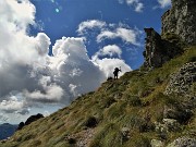 64 Saliamo verso la cima del Ponteranica centrale, che,  rocciosa ed impervia,  non saliamo